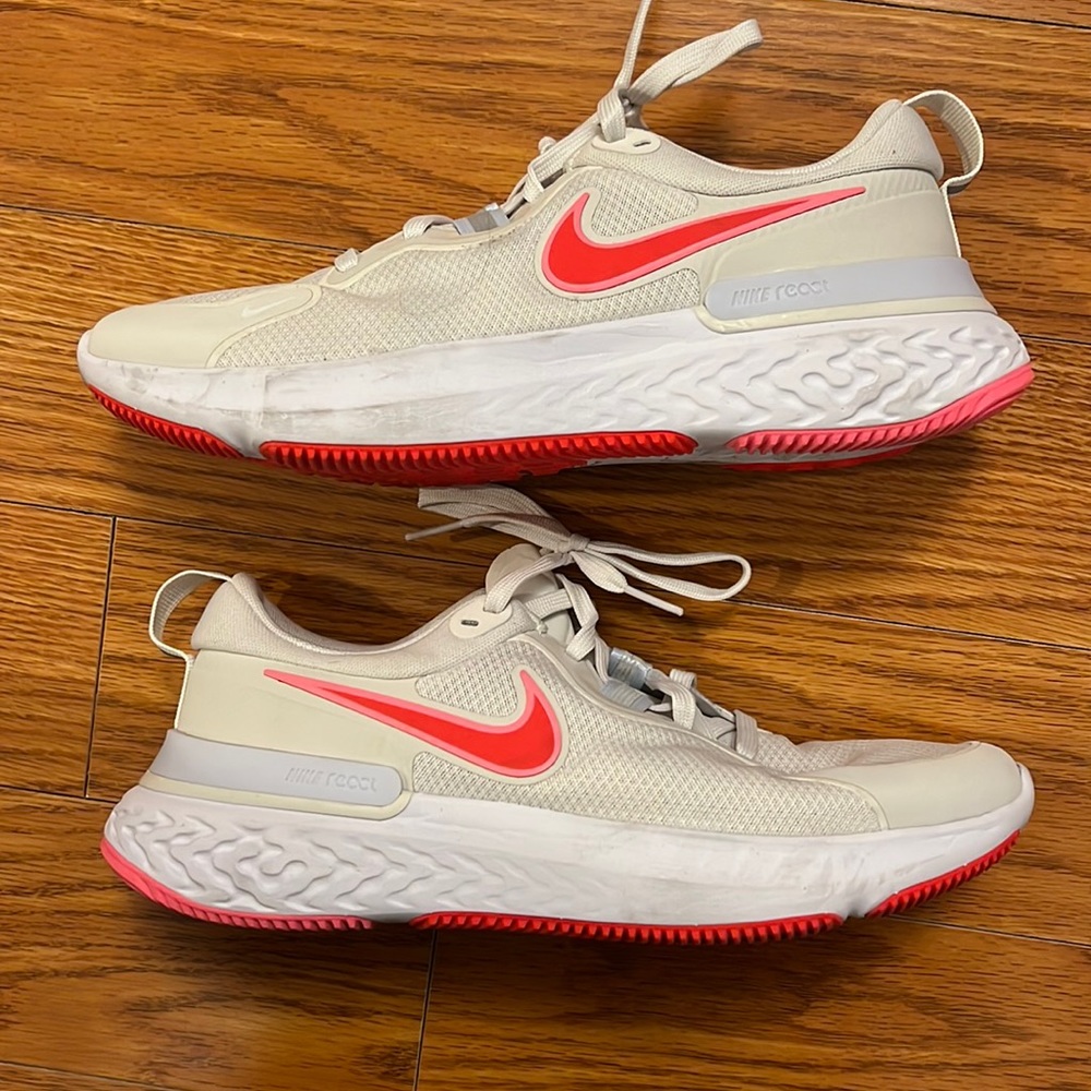 Nike React Miler Running sneakers in white with neon pink details, size W9.5